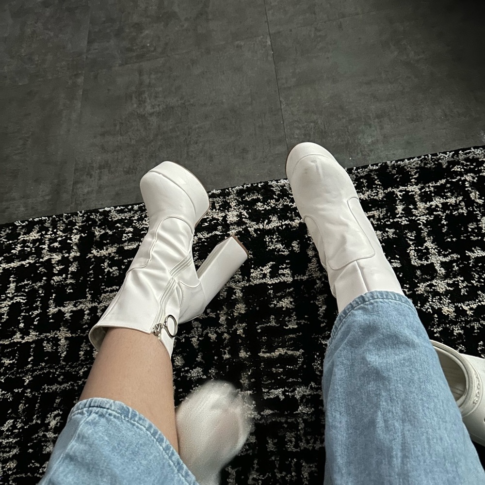 Elegant White Platform Boots